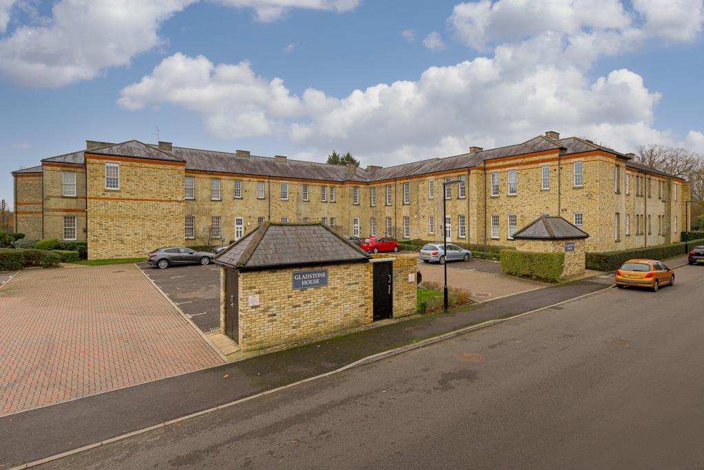 Livingstone Park, Epsom 2 bed flat £480,000
