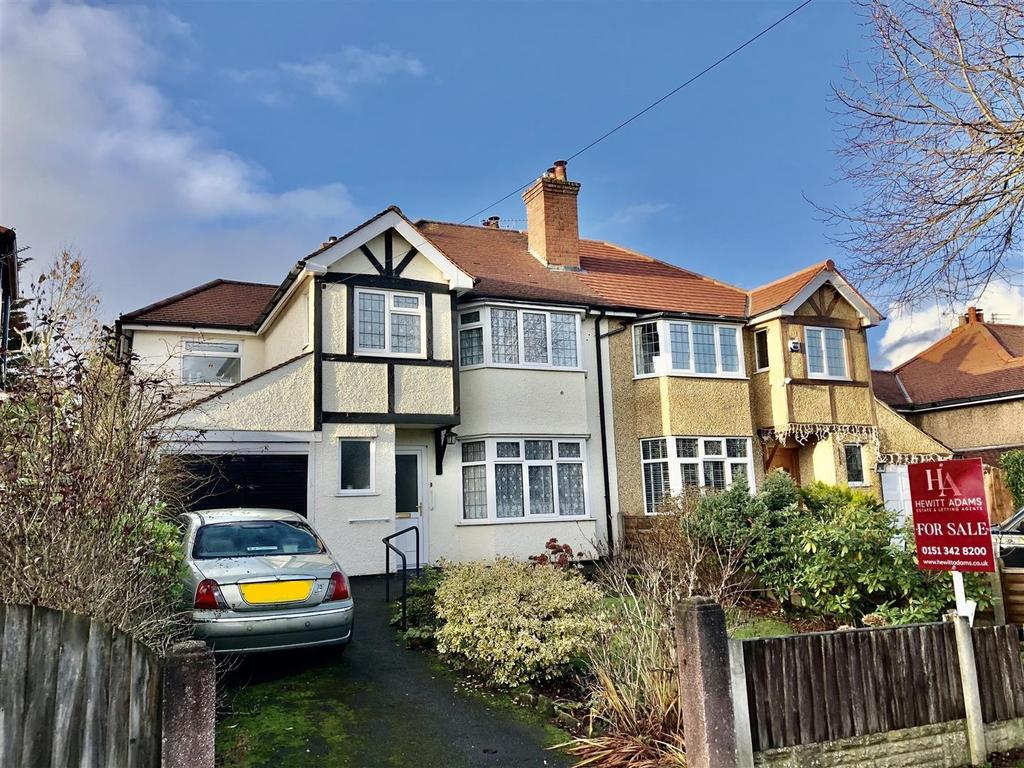 Hawthorn Drive, Heswall, Wirral 3 bed semidetached house £259,950