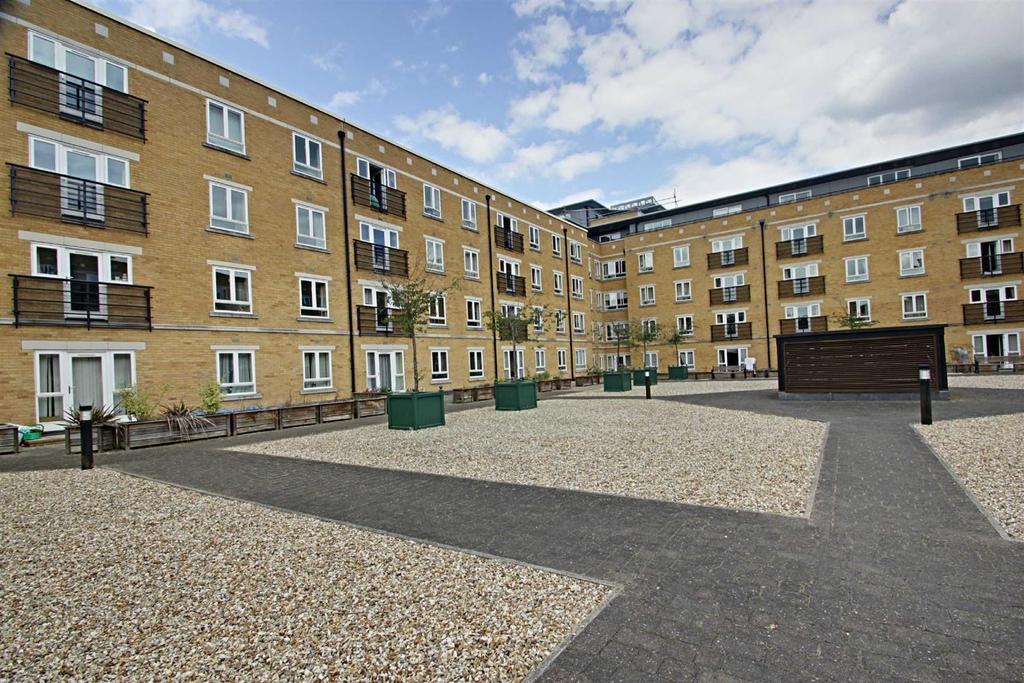 Ovaltine Court, Kings Langley 3 bed flat for sale £350,000