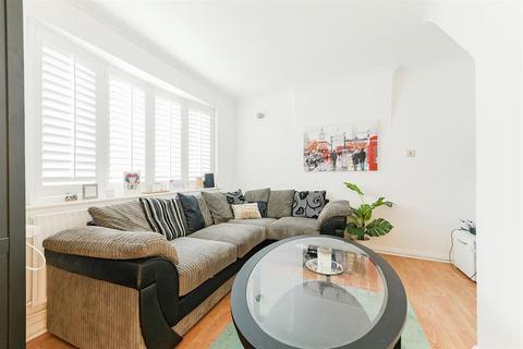 165 Browning Avenue, Worcester Park, KT4 8LB
