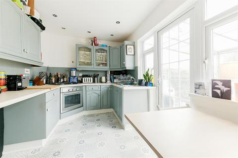 165 Browning Avenue, Worcester Park, KT4 8LB