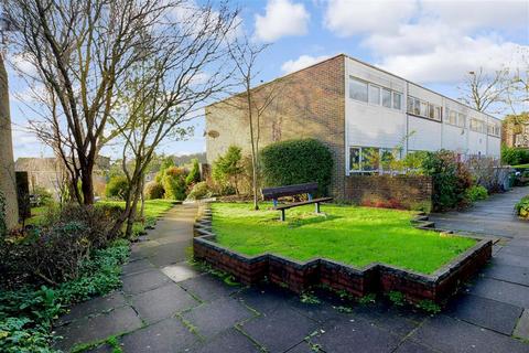 16 Barons Walk, Lewes, BN7 1EX