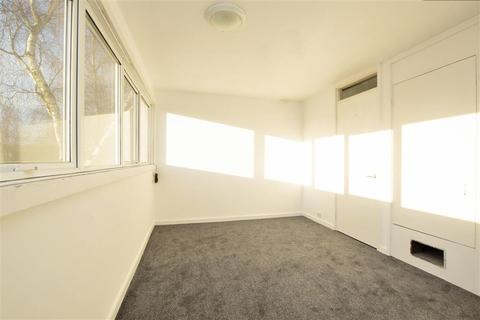 16 Barons Walk, Lewes, BN7 1EX