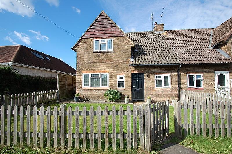 Albion Crescent, Chalfont St. Giles, HP8 3 bed semidetached house £