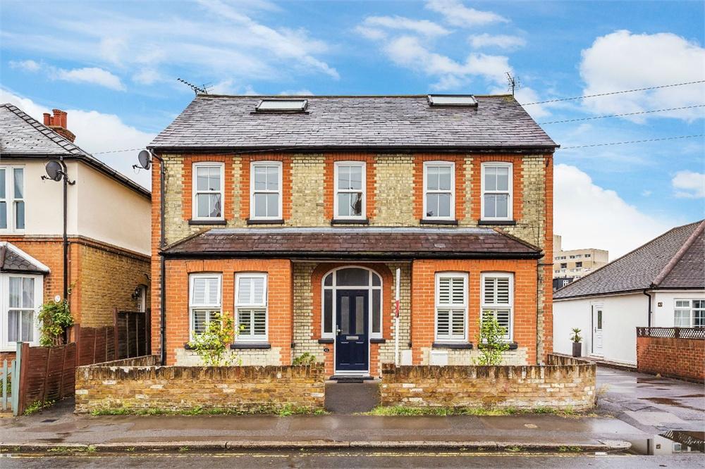 Sunbury Lane, WALTONONTHAMES... 3 bed £380,000