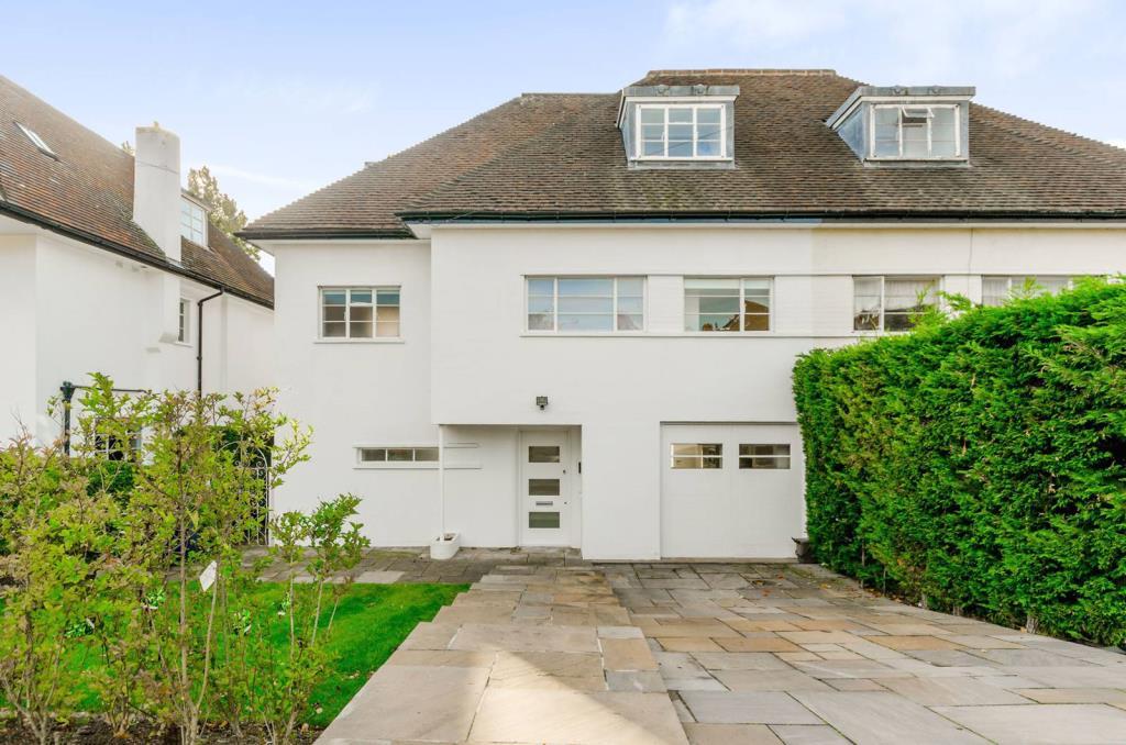 Vivian Way, Finchley, N2 5 bed semidetached house £5,178 pcm (£1,195 pw)