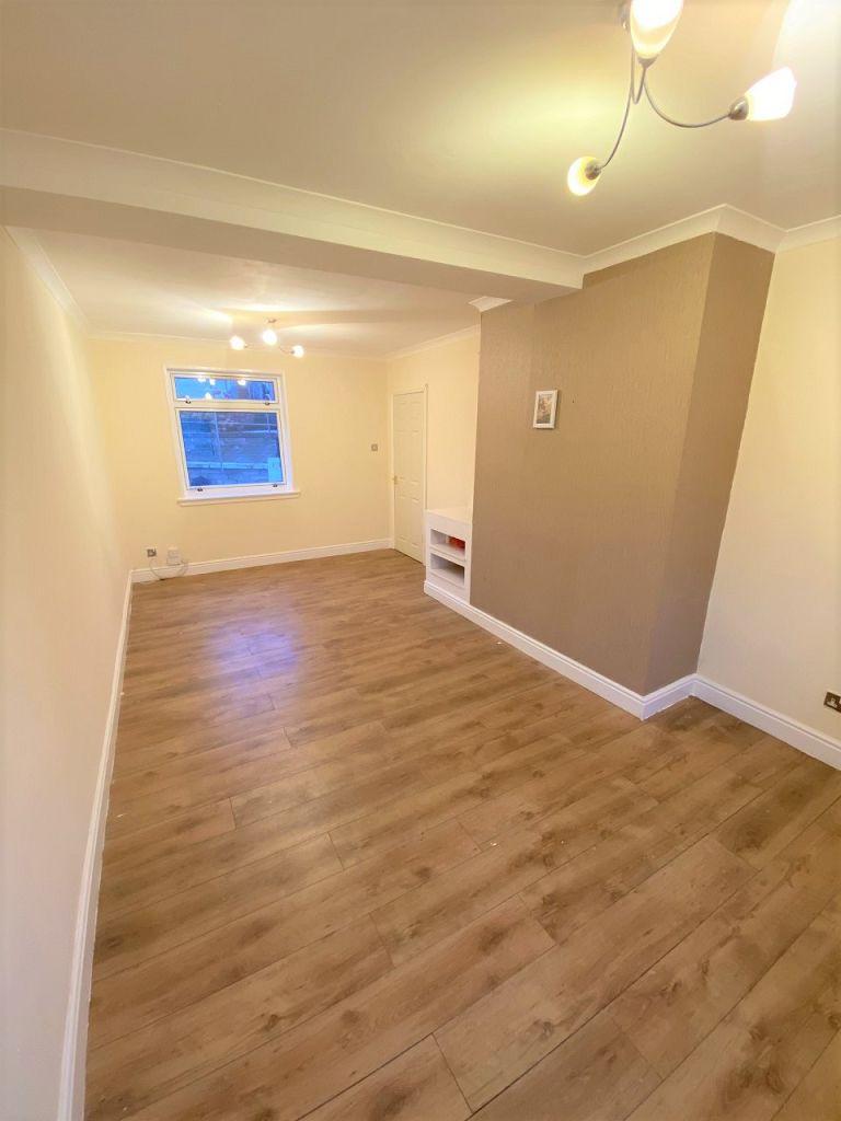 Fintry Crescent, Dundee, DD4 9EU 2 bed semidetached house £650 pcm