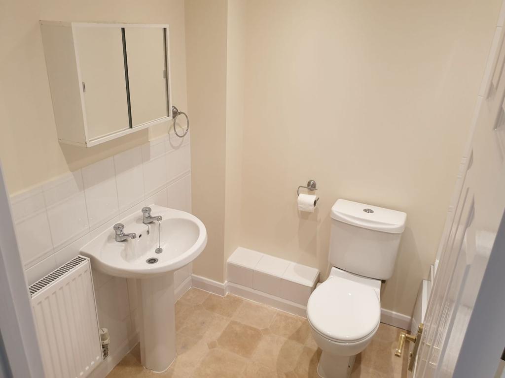 Clevedon Court, Middlemore, Daventry NN11 8AD 2 bed terraced house £