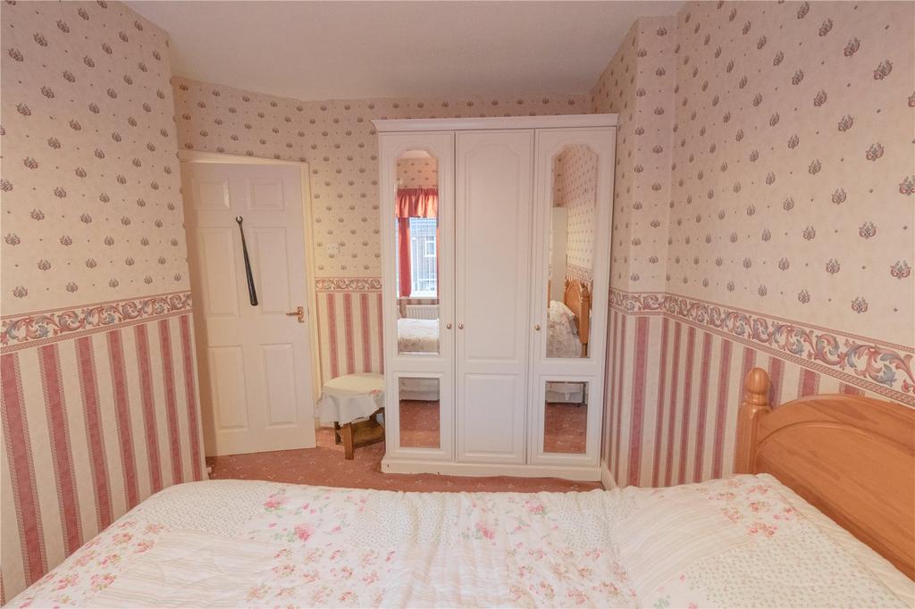 Bedroom 2 (2)