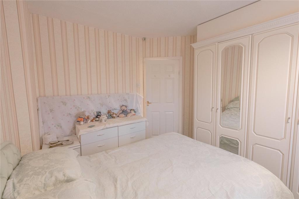 Bedroom 1 (2)