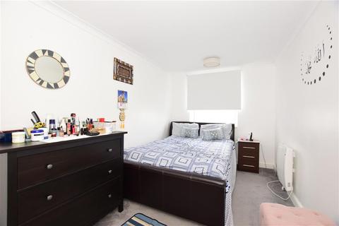 51 Tamar Square, Woodford Green, IG8 0EA