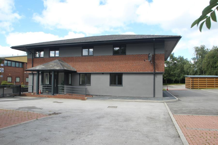 APARTMENT 8 FAIRFAX HOUSE, WALKERS COURT, WETHERBY LS22 7FD 2 bed flat £200,000