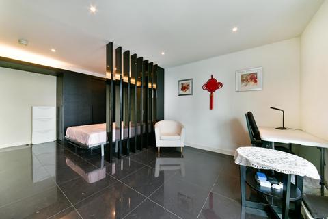 undefined, Pan Peninsula, West Tower, Canary Wharf, E14