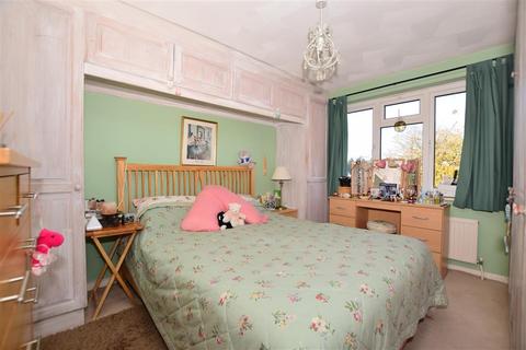 4 Ashdown Crescent, New Romney, TN28 8EU