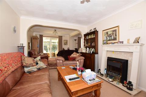 4 Ashdown Crescent, New Romney, TN28 8EU
