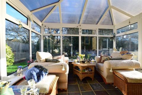 4 Ashdown Crescent, New Romney, TN28 8EU