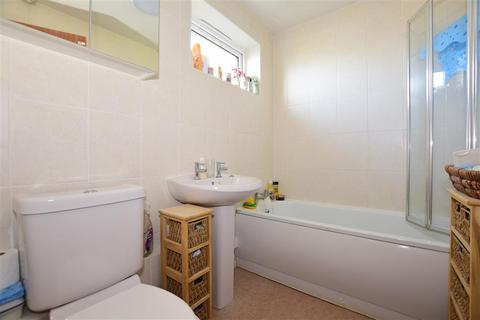 4 Ashdown Crescent, New Romney, TN28 8EU