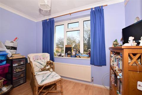 4 Ashdown Crescent, New Romney, TN28 8EU