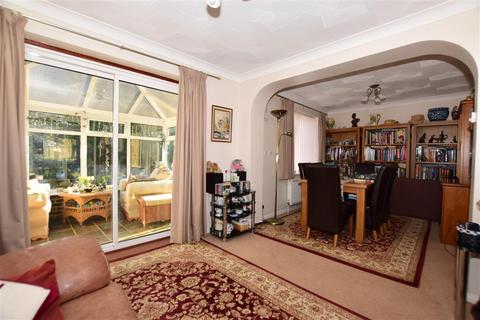 4 Ashdown Crescent, New Romney, TN28 8EU