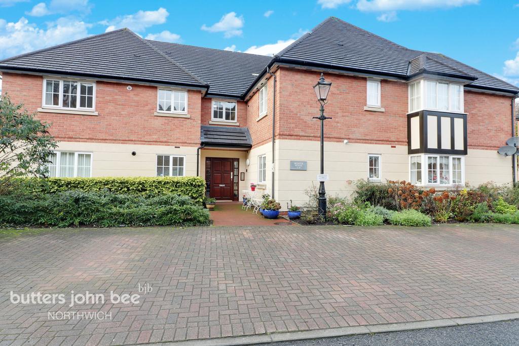 Marine Approach, Northwich 2 bed apartment £145,000