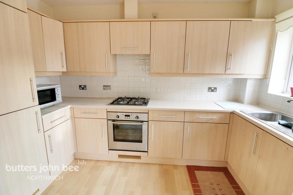 Marine Approach, Northwich 2 bed apartment £145,000