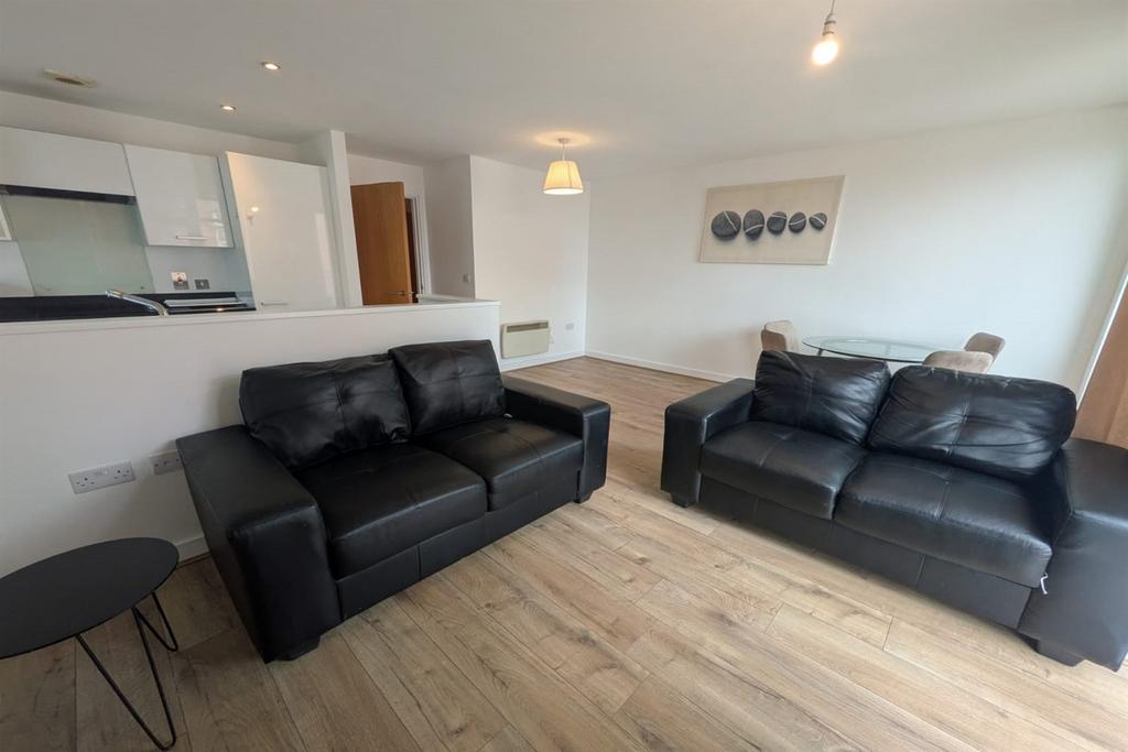 Apartment in Beeston - View 3