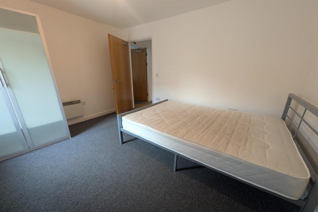 Apartment in Beeston - View 5