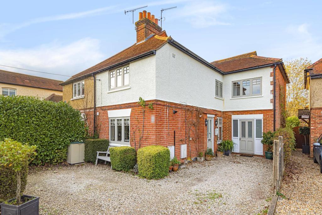 Burnt Hill Way, Wrecclesham, Farnham... 3 bed semidetached house £