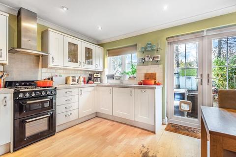 10 Lambourne Place, London, SE3 7BH
