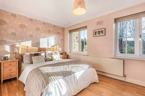10 Lambourne Place, London, SE3 7BH