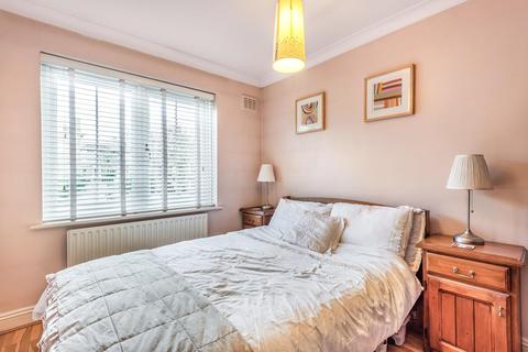 10 Lambourne Place, London, SE3 7BH