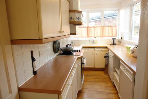 3 bedroom end of terrace house for sale - Vicarage Way, Shaw, Oldham