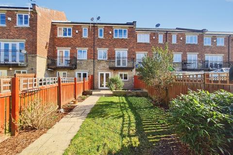 4 bedroom townhouse to rent, Horsforde View, Leeds LS13