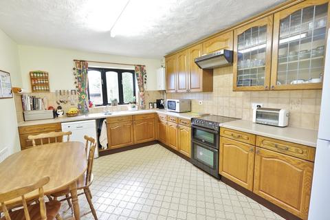 2 Magdalen Grove, Orpington, BR6 9WE