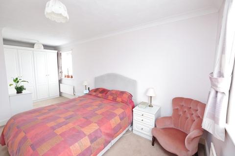 2 Magdalen Grove, Orpington, BR6 9WE