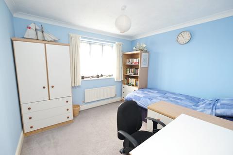 2 Magdalen Grove, Orpington, BR6 9WE