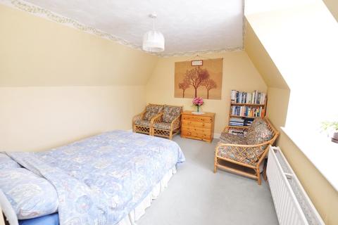 2 Magdalen Grove, Orpington, BR6 9WE