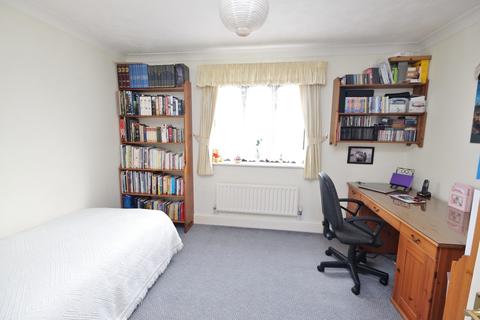 2 Magdalen Grove, Orpington, BR6 9WE