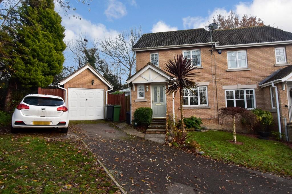 Cherry Tree Close, Halstead CO9 2UA 3 bed semidetached house £300,000