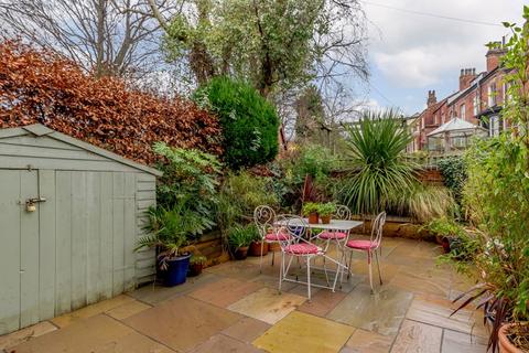 8 Cross Cliff Road, Leeds, LS6 2DR