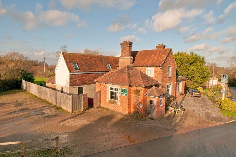 Crook Road, Brenchley, TN12 7BN 2 bed detached house £400,000