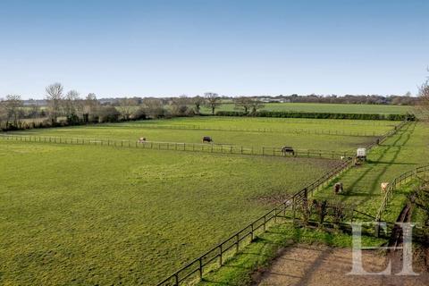 Lyngwhite Farm Hingham Road, Great Ellingham, Attleborough, NR17 1JG