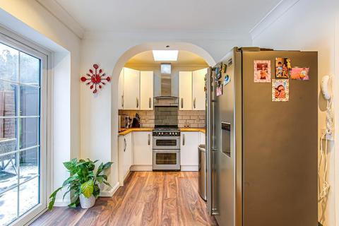27 Hilton Way, South Croydon, CR2 9ER
