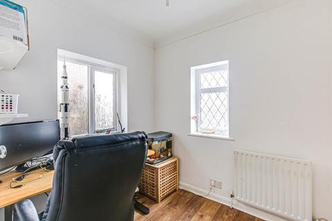 27 Hilton Way, South Croydon, CR2 9ER