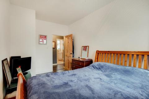 3 bedroom flat for sale - Wyvil Road, London SW8