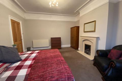 5 bedroom terraced house to rent, Wingrove Avenue, Newcastle Upon Tyne NE4