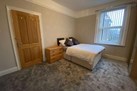 5 bedroom terraced house to rent, Wingrove Avenue, Newcastle Upon Tyne NE4