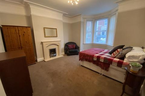 5 bedroom terraced house to rent, Wingrove Avenue, Newcastle Upon Tyne NE4