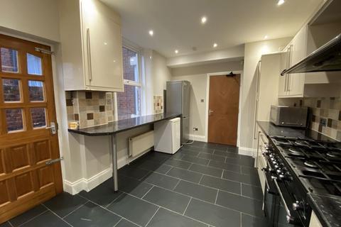 5 bedroom terraced house to rent, Wingrove Avenue, Newcastle Upon Tyne NE4