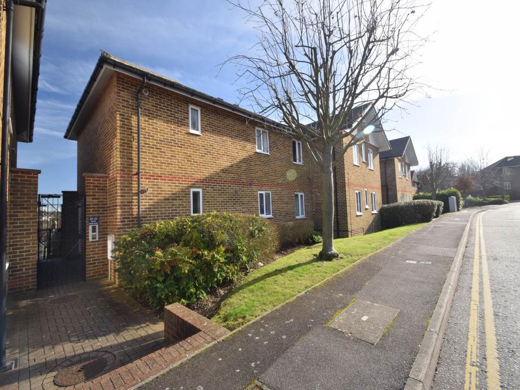 Port Rise, Chatham, Kent 2 bed flat £825 pcm (£190 pw)